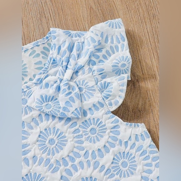 Girls 👧🏻 🆕 Blue Dress with Swirl Pattern and Ruffled Neckline - Picture 5 of 6